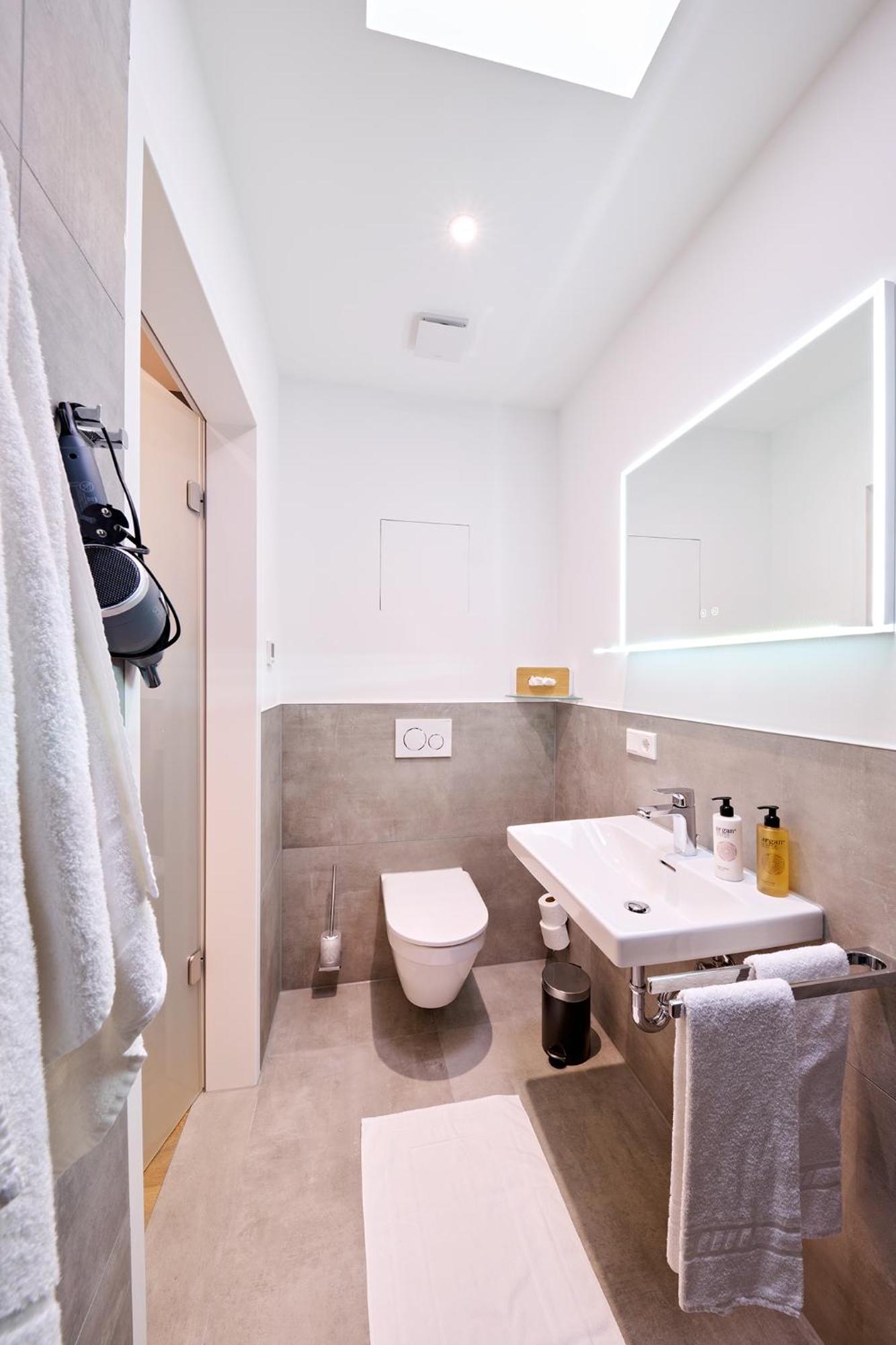 Xzllenz Traum Studio-Apartment, Frei-Parken, U-Bahn, Kueche Nuremberg Extérieur photo